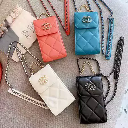 シャネルiphone17スマホポーチ