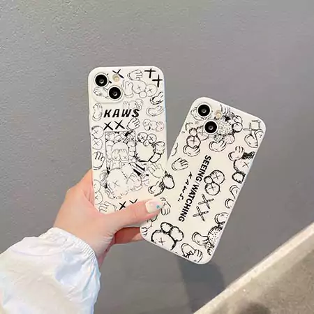 アイホン 15 スマホケースkaws ソフトゴーム