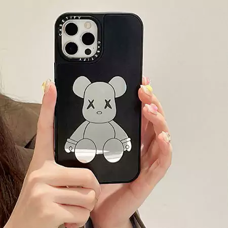 アイフォン 15 カウズ カバー アクリル