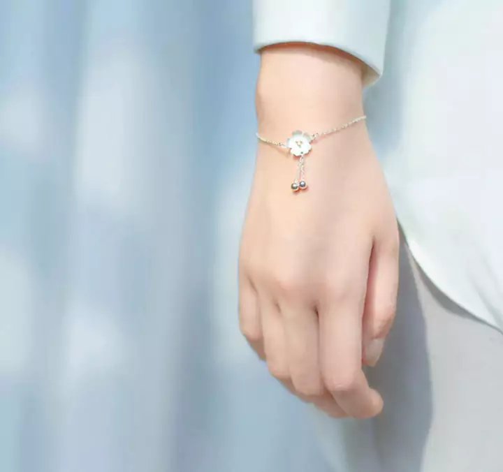 アクセサリー 気品があり OL 職場 デート マッチングしやすい