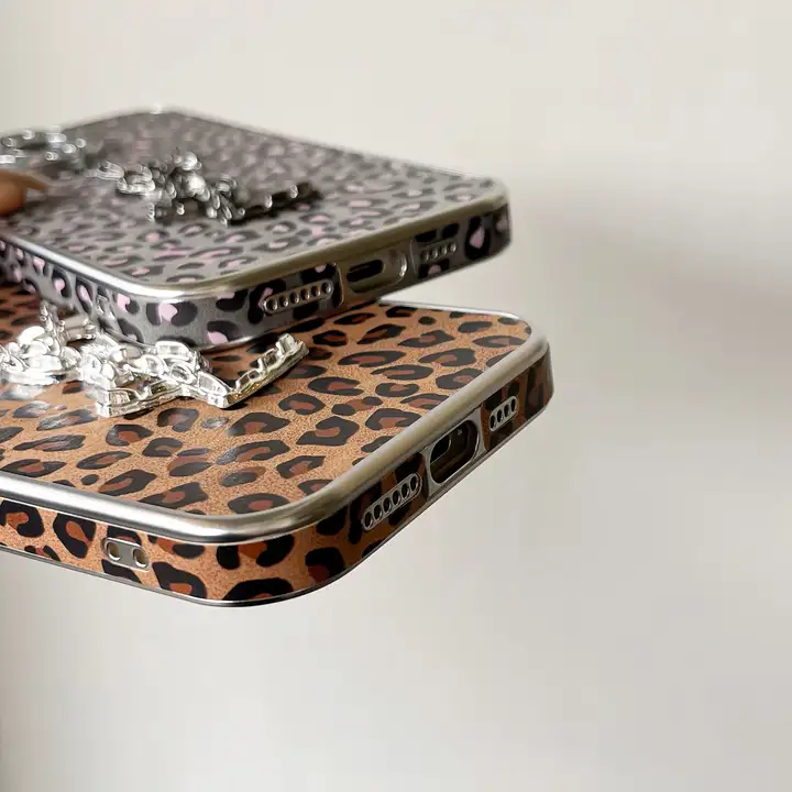 イヴサンローランiphone16ケース ヒョウ柄
